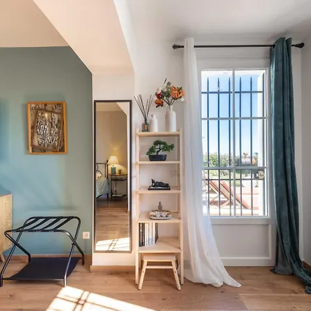 Deluxe With Garden Pool And Sea View Nyaraló