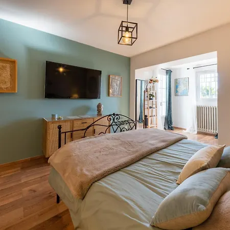 Deluxe With Garden Pool And Sea View Nyaraló