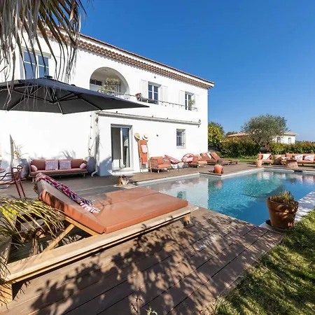 Deluxe With Garden Pool And Sea View Nyaraló